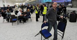 Iceland: Heathrow along with other airports closed due to volcanic ash 